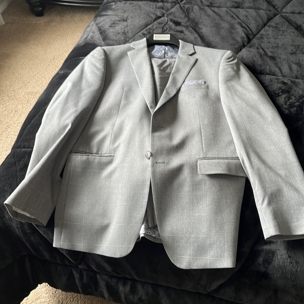 Mens Perry Ellis window pane suite gray and white size 38 R pants size 32w x32L